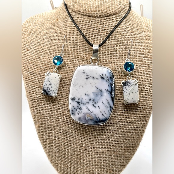 Dendritic Agate Pendant & Earrings Set - Picture 5 of 6